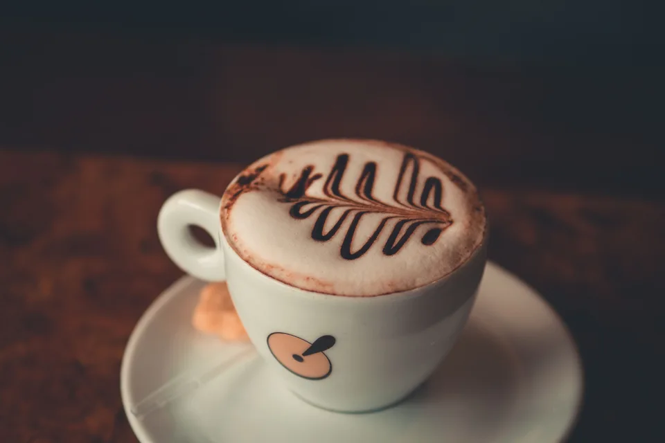 BookNoFees: Voorbeeldfoto: Cappuccino met een chocoladepatroon