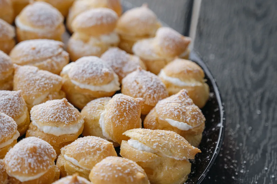 BookNoFees: Voorbeeldfoto: Soesjes bestrooid met poedersuiker